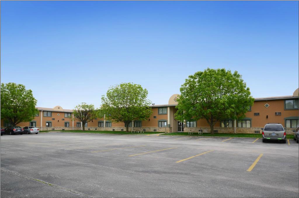 Quality Inn & Suites Near I-480 And I-29 Каунсъл Блъфс Екстериор снимка