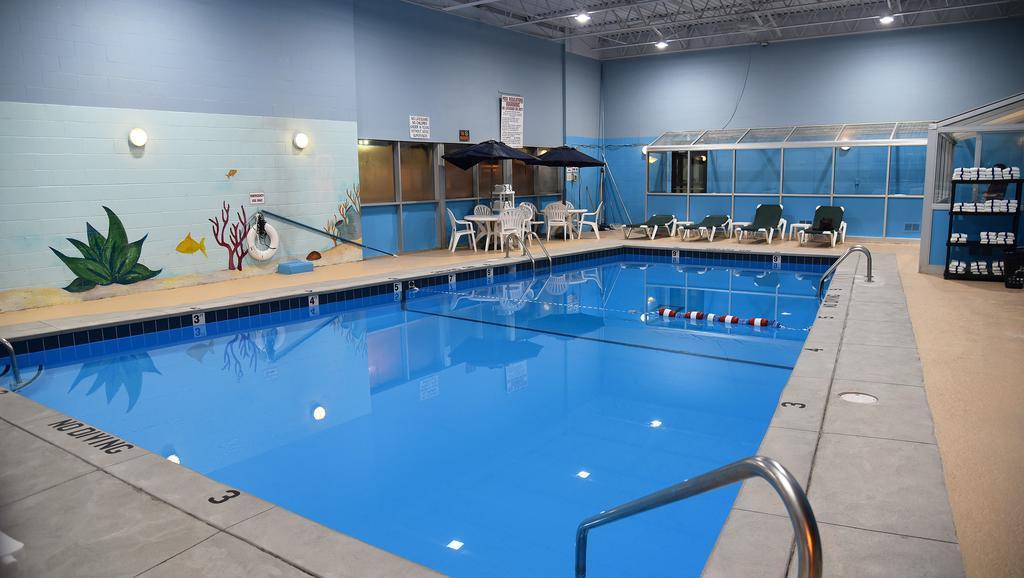 Quality Inn & Suites Near I-480 And I-29 Каунсъл Блъфс Екстериор снимка