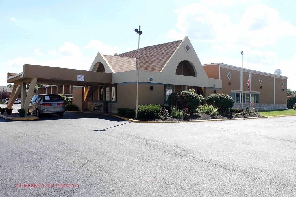 Quality Inn & Suites Near I-480 And I-29 Каунсъл Блъфс Екстериор снимка