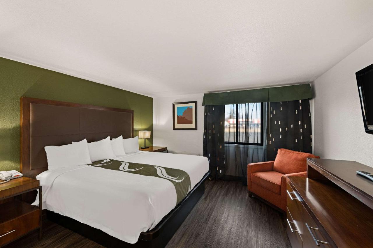 Quality Inn & Suites Near I-480 And I-29 Каунсъл Блъфс Екстериор снимка