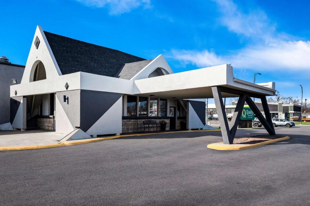 Quality Inn & Suites Near I-480 And I-29 Каунсъл Блъфс Екстериор снимка