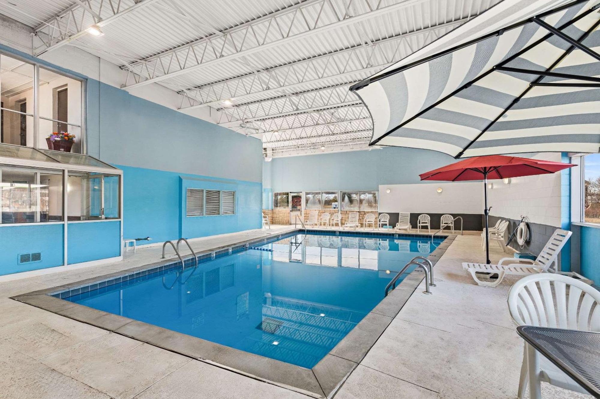 Quality Inn & Suites Near I-480 And I-29 Каунсъл Блъфс Екстериор снимка