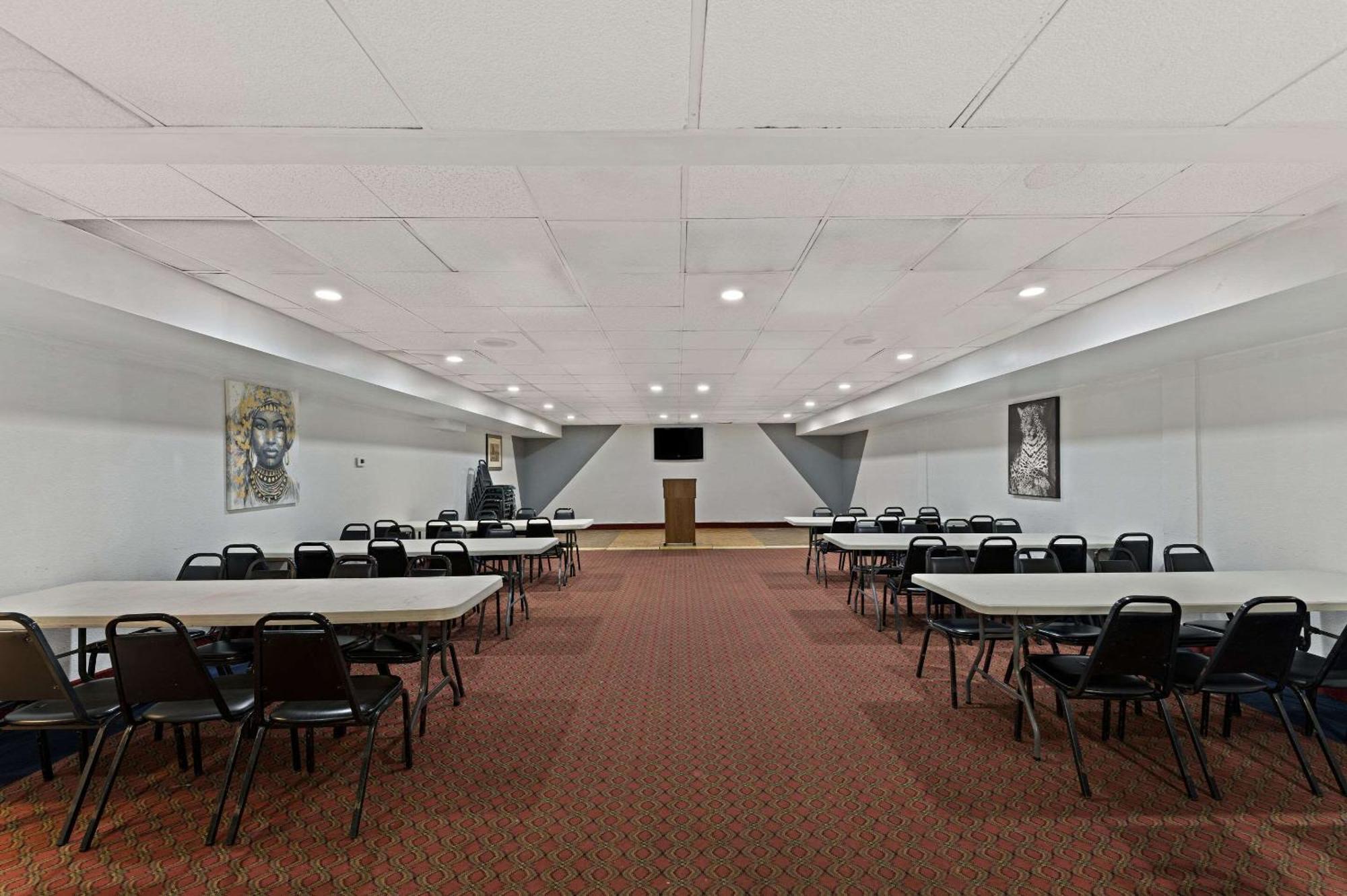 Quality Inn & Suites Near I-480 And I-29 Каунсъл Блъфс Екстериор снимка