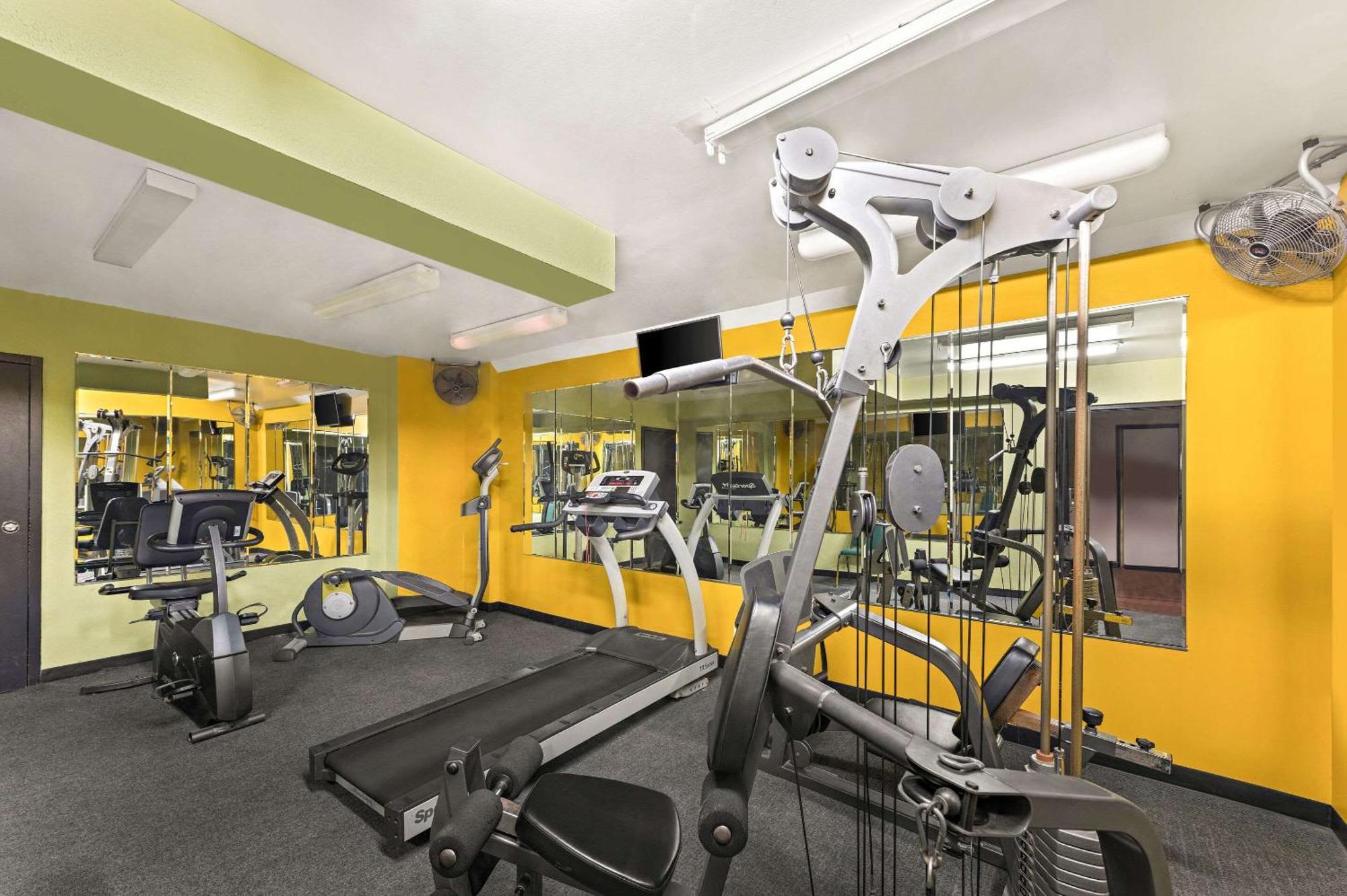 Quality Inn & Suites Near I-480 And I-29 Каунсъл Блъфс Екстериор снимка