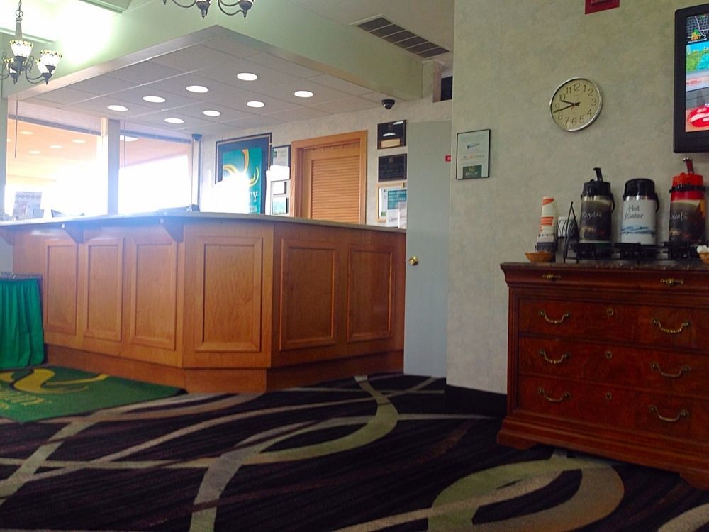 Quality Inn & Suites Near I-480 And I-29 Каунсъл Блъфс Екстериор снимка