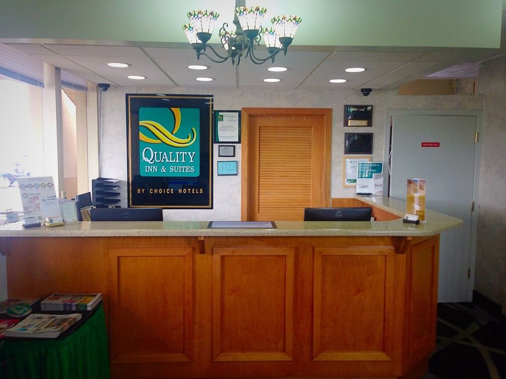 Quality Inn & Suites Near I-480 And I-29 Каунсъл Блъфс Екстериор снимка