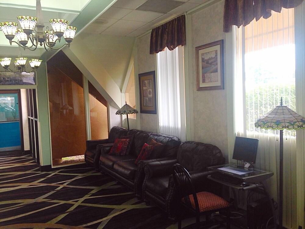 Quality Inn & Suites Near I-480 And I-29 Каунсъл Блъфс Екстериор снимка