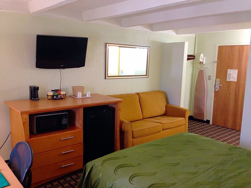 Quality Inn & Suites Near I-480 And I-29 Каунсъл Блъфс Екстериор снимка