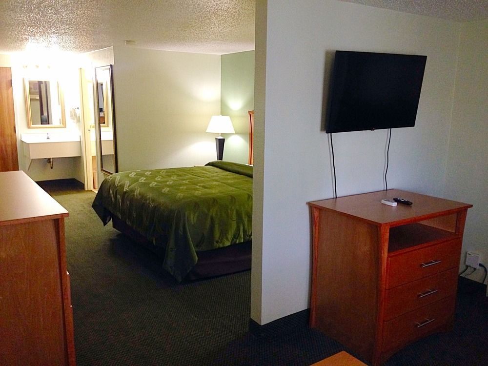 Quality Inn & Suites Near I-480 And I-29 Каунсъл Блъфс Екстериор снимка