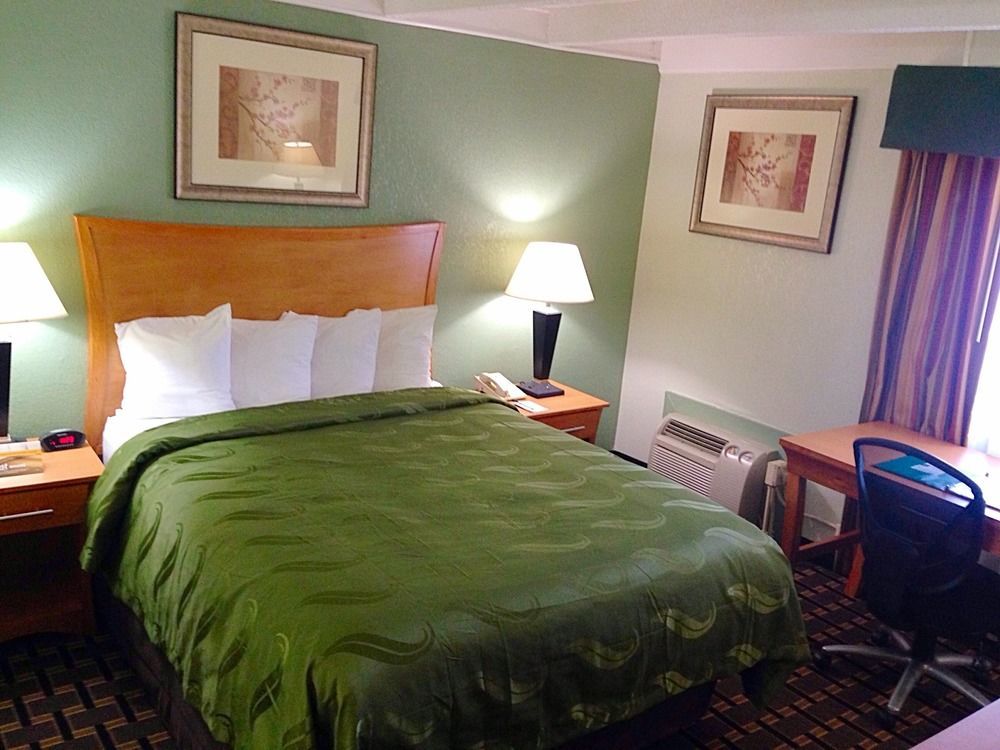 Quality Inn & Suites Near I-480 And I-29 Каунсъл Блъфс Екстериор снимка