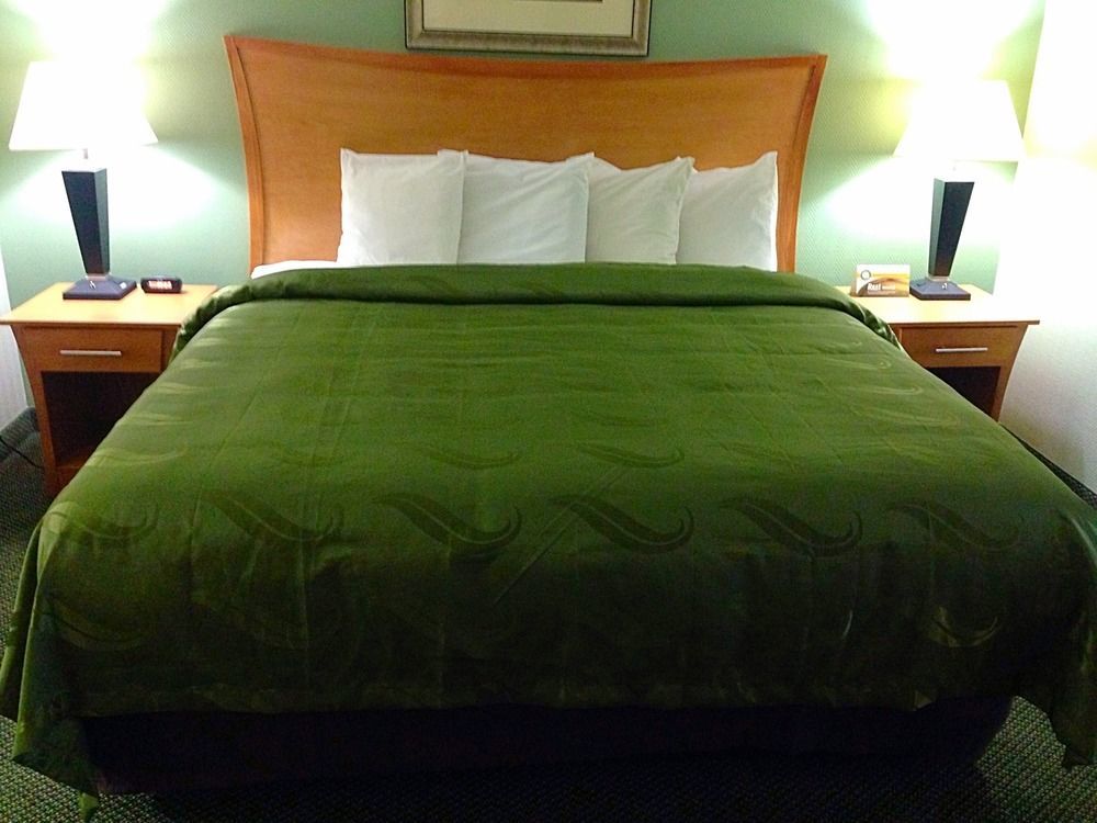 Quality Inn & Suites Near I-480 And I-29 Каунсъл Блъфс Екстериор снимка