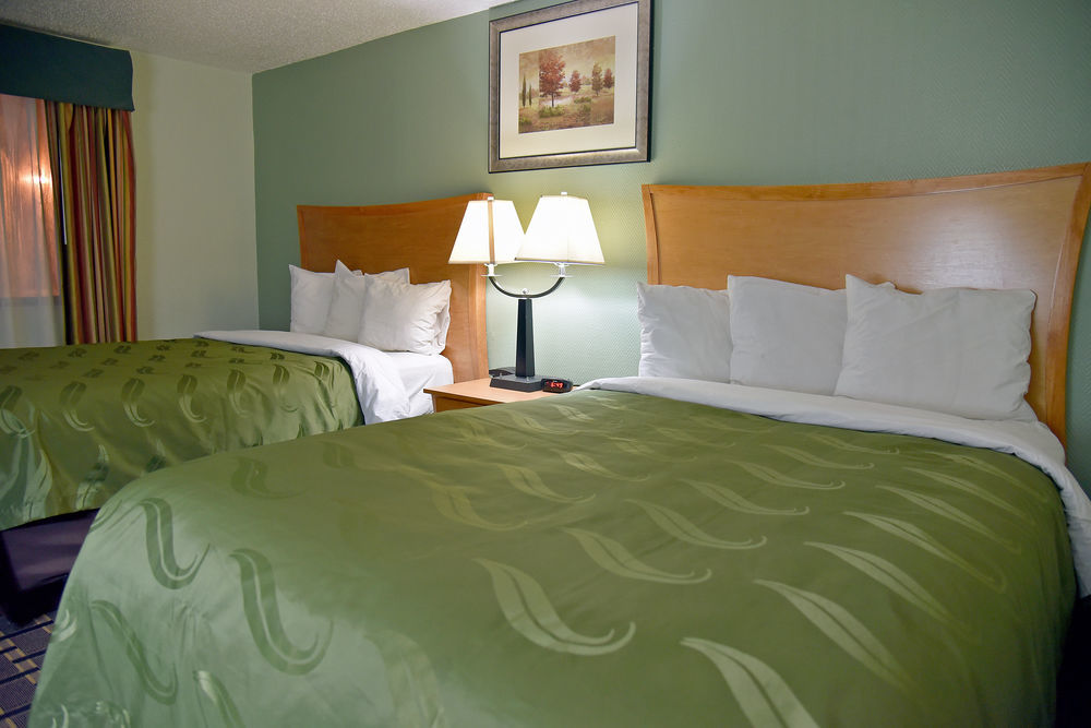 Quality Inn & Suites Near I-480 And I-29 Каунсъл Блъфс Екстериор снимка