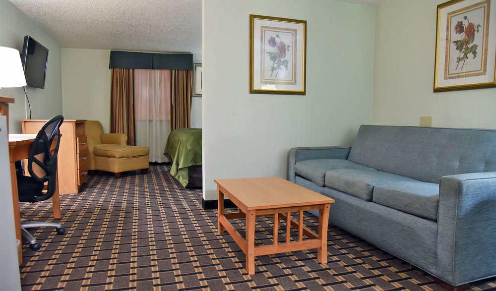 Quality Inn & Suites Near I-480 And I-29 Каунсъл Блъфс Екстериор снимка