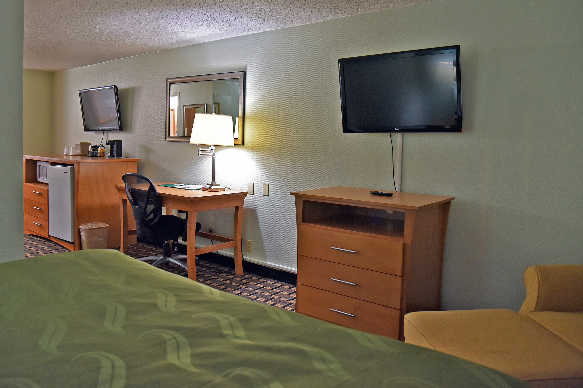 Quality Inn & Suites Near I-480 And I-29 Каунсъл Блъфс Екстериор снимка