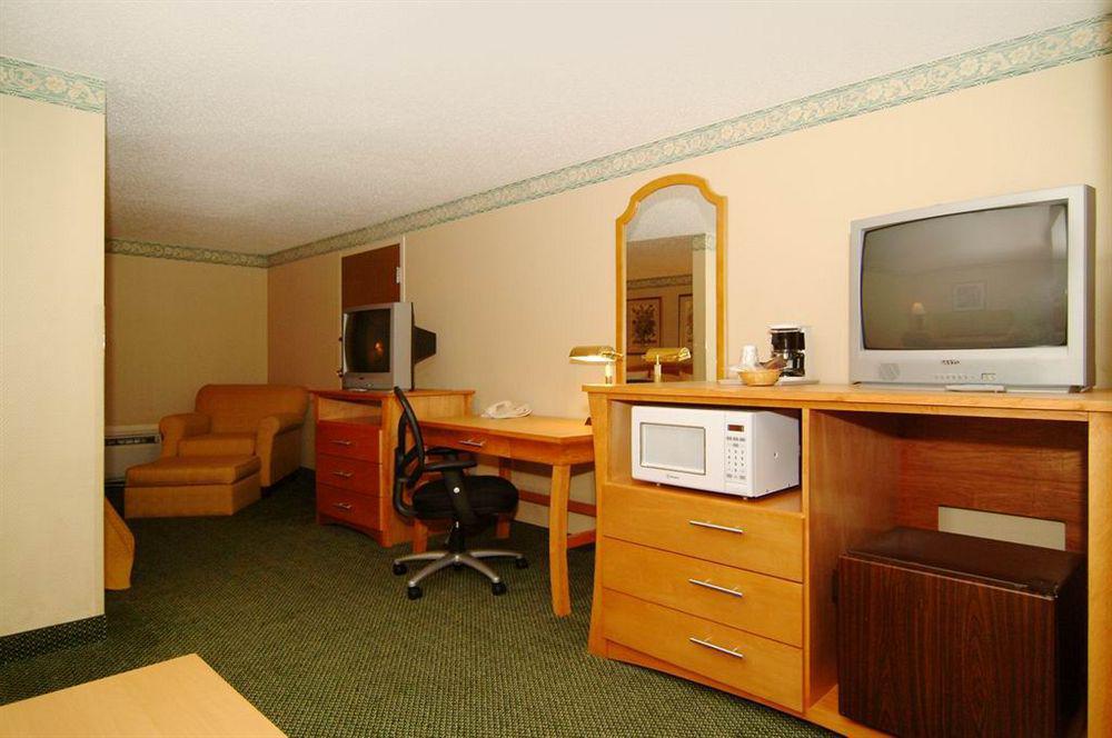Quality Inn & Suites Near I-480 And I-29 Каунсъл Блъфс Екстериор снимка